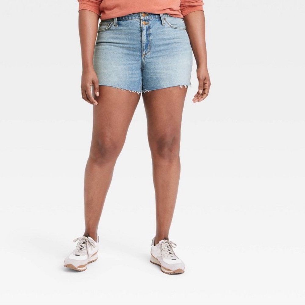 Universal Thread | High Rise Vintage Midi Jean Short (8/29)